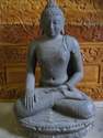 boudha en pierre de lave